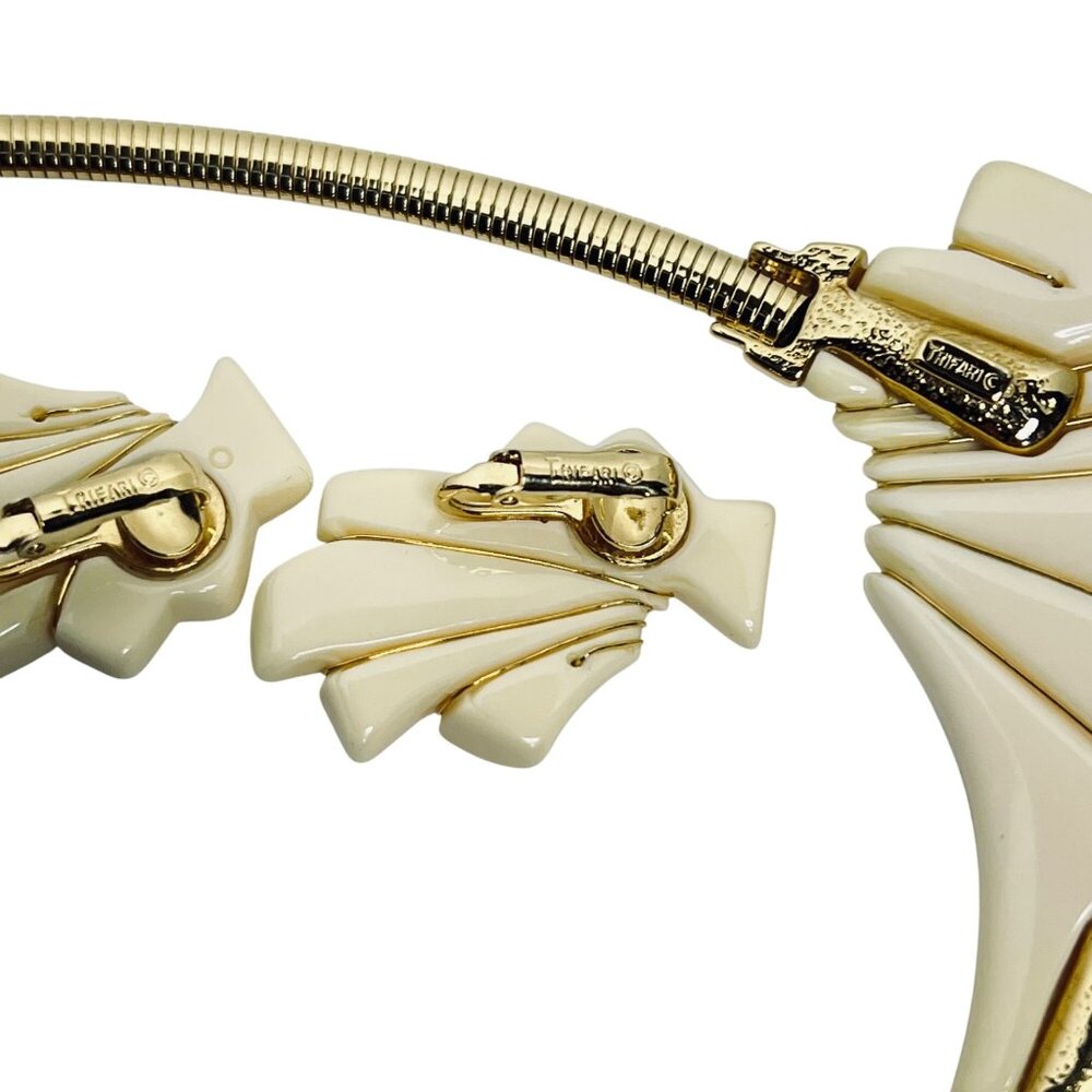 Crown Trifari Gold Tone & Cream Lucite Necklace With Clip On Earrings (5832) - Picture 9 of 9